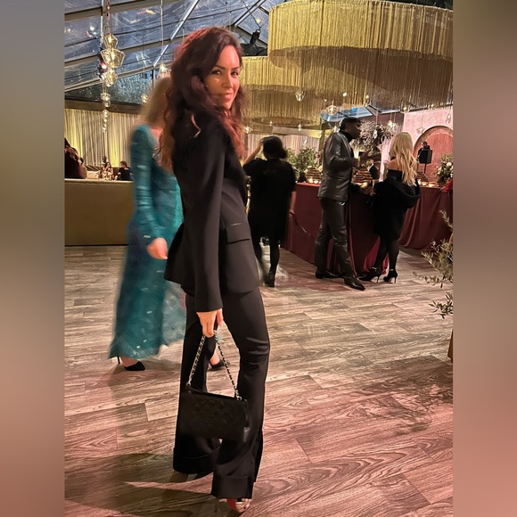 Like this to be notified when I go live! - Picture 8 of 14